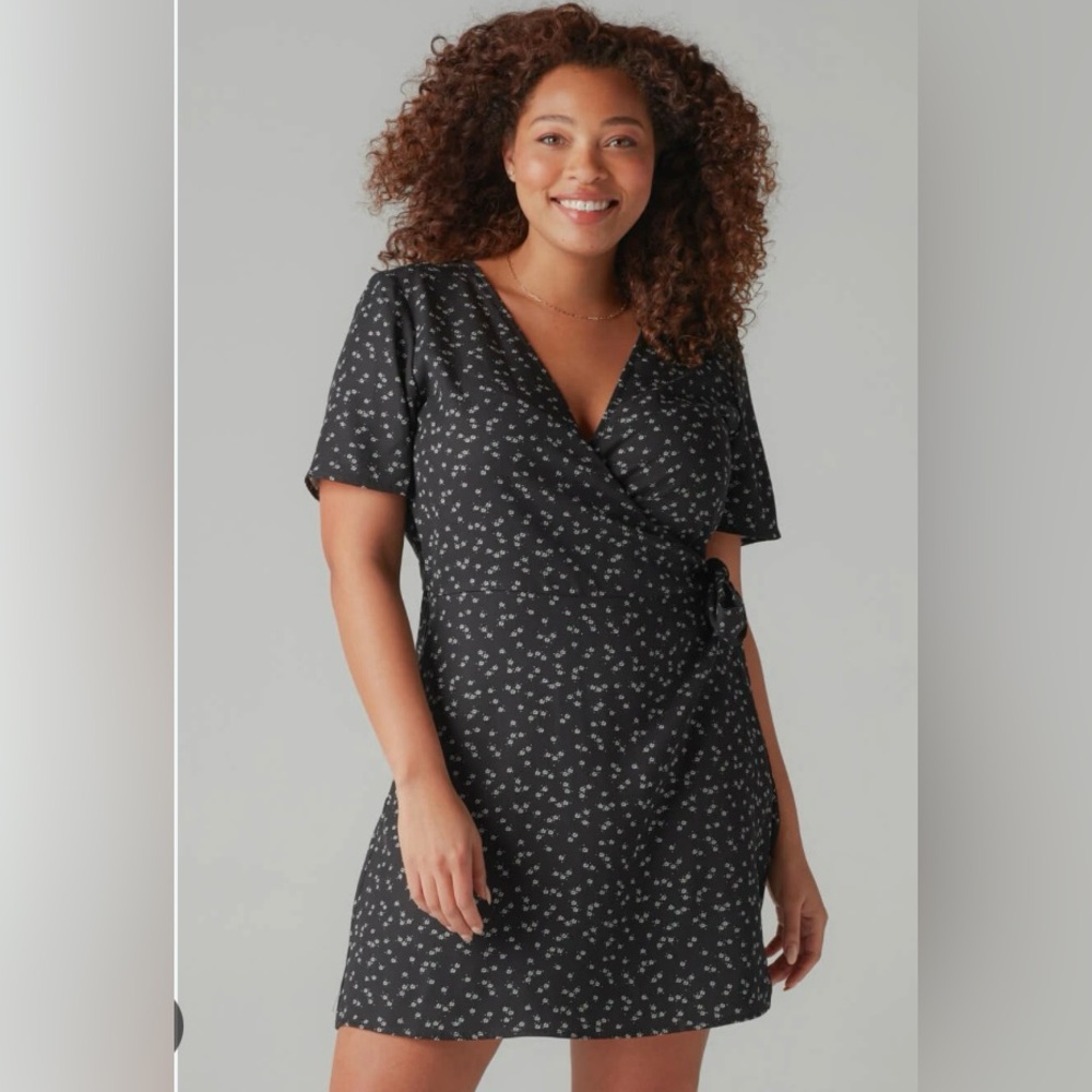 VETTA Black Mini Wrap Dress with White Floral Print